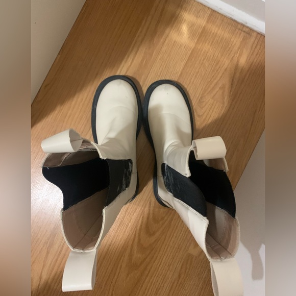 White and black boots - unbranded - Picture 4 of 7